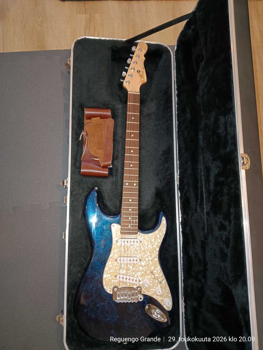 Guitarra elétrica G&L (USA) Legacy Blue Swirl