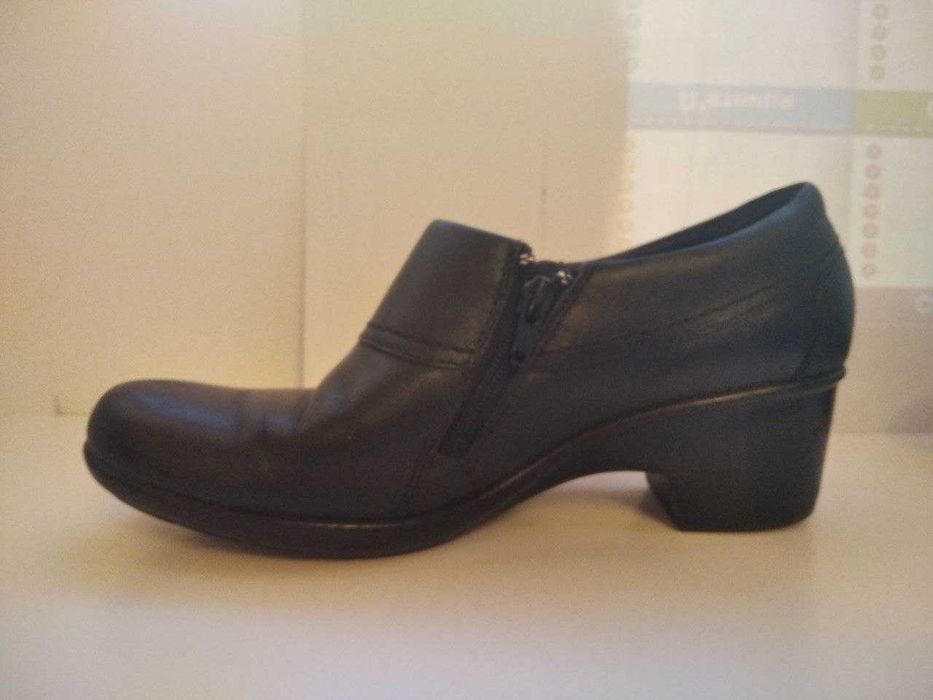 Женские осенние туфли Clarks