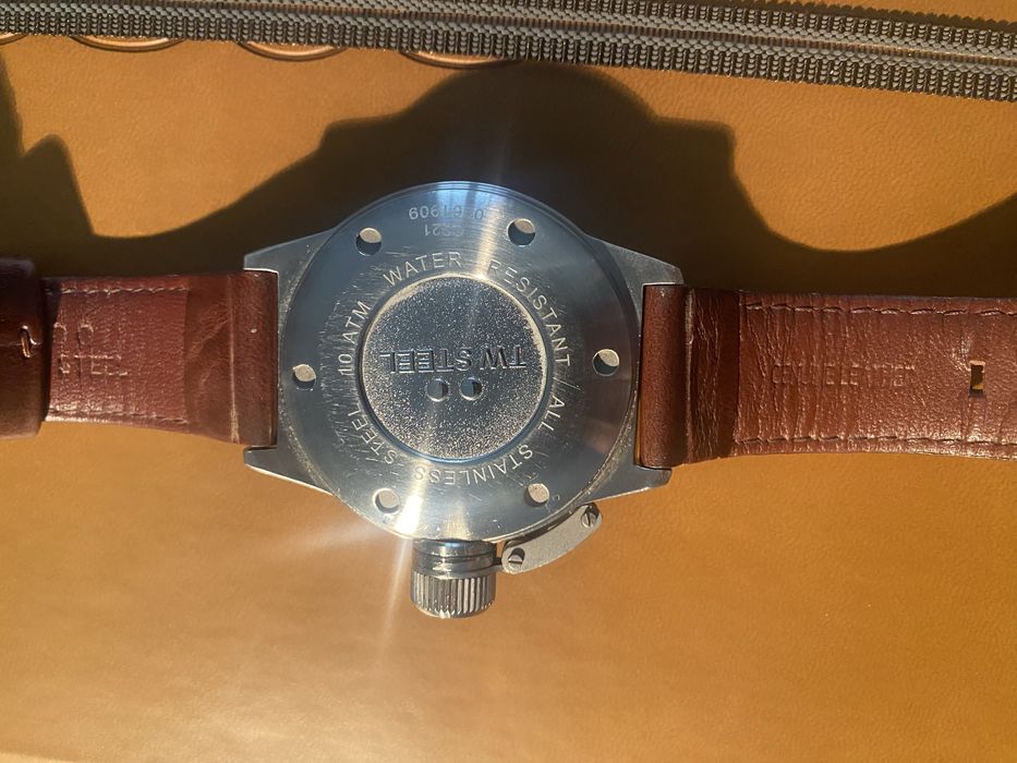 TW Steel Canteen com coroa de rosca