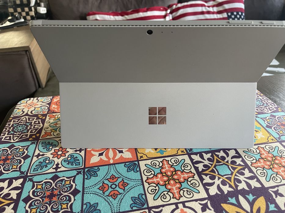 Продається планшет б/в Microsoft Surface Pro 4 (i5/4/128)