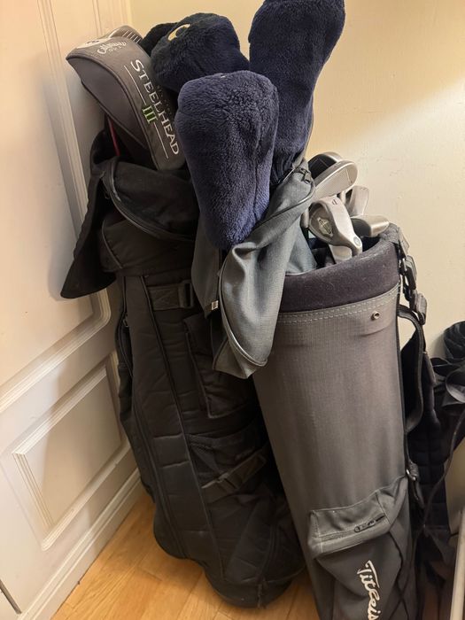 Vendo 2 malas (uma Titleist + uma preta de viagem) • Conjunto de tacos completo • Capas protetoras em tecido •) •