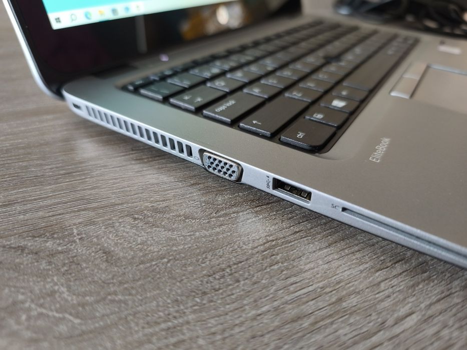 Portátil HP G3 Touchscreen 12"
Processador i5
8GB RAM
Disco SSD 256