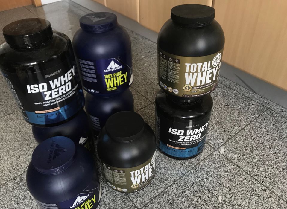 Recipientes vazios/bidões de plastico/ Potes whey