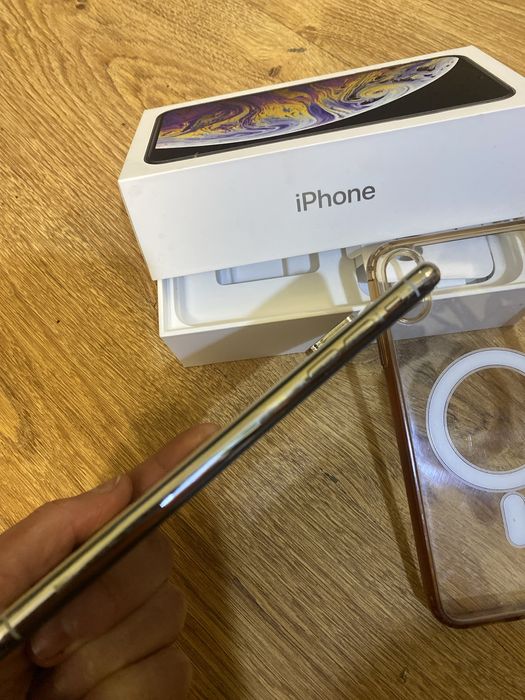 ІPhone xs max  64 gb діагональ екрану більше 6