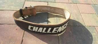 Pas treningowy do ćwiczeń siłowych.