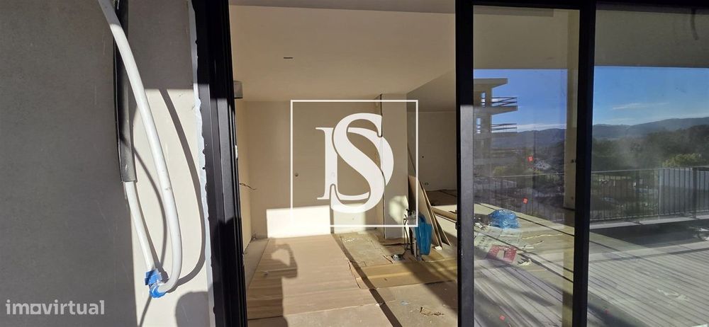 T2 Novo com Varanda e Garagem em Nogueira, Braga | 359.000 €