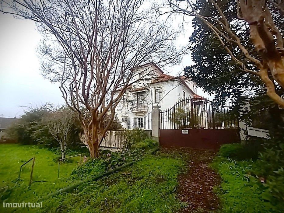 Country Estate in Ourém with Main House, Swimming Pool, Outbuildings, and 7,320 m² of Land