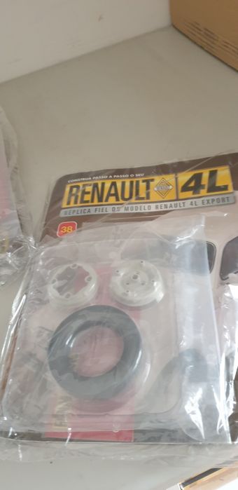 Colecao incompleta com 54 fasciculos e peças do carro renault 4L,