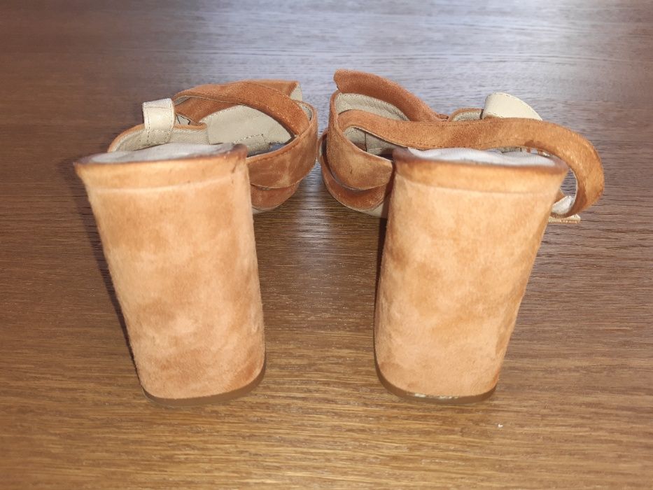 Buty na obcasie. Eva Minge. 39