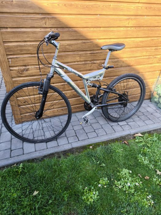 Rower górski jeżdżący raczej na części