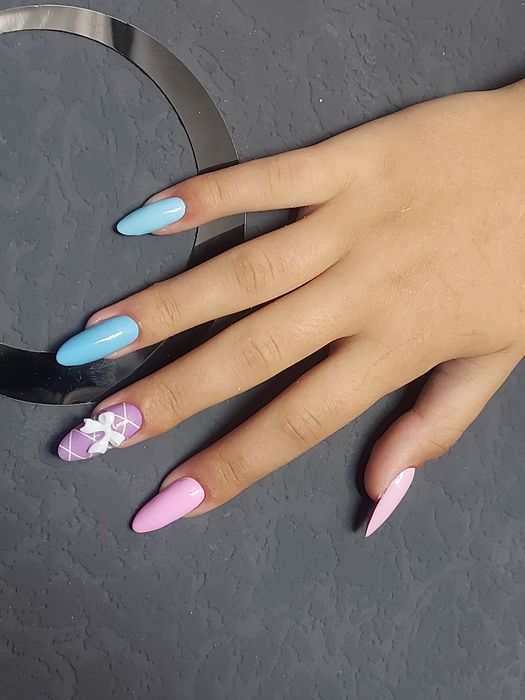 Маникюр и педикюр