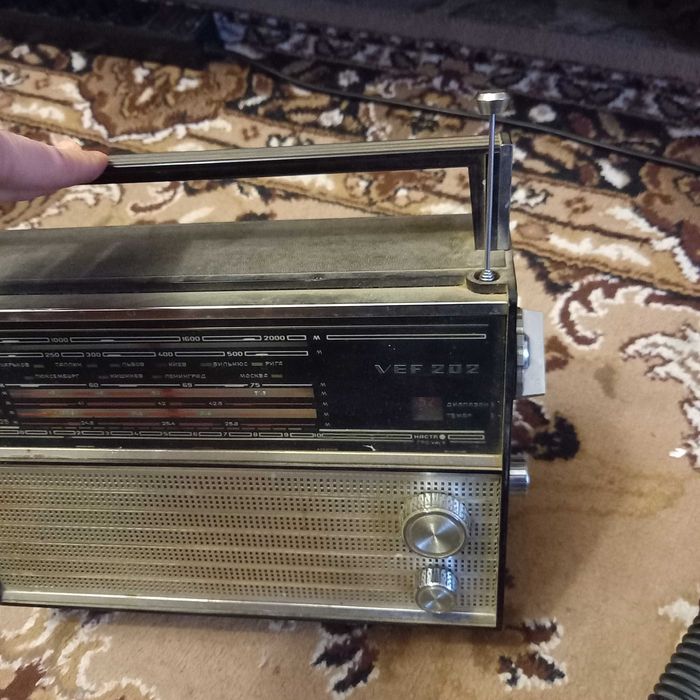 Радіоприймач VEF 202 з батарейками, робочий