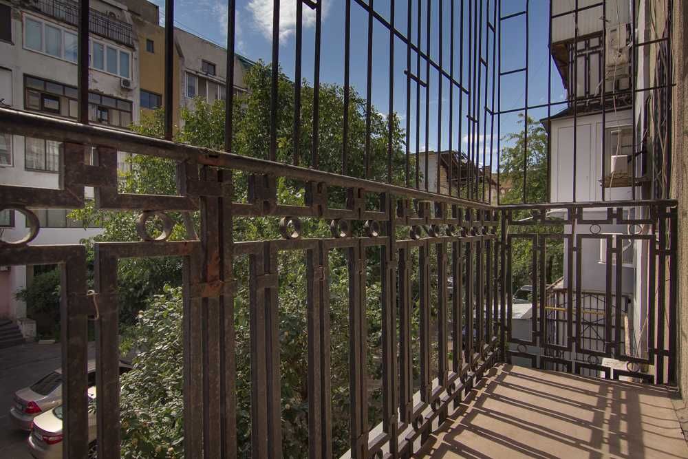 Свет всегда, очень теплая! ЦЕНТР, Базарная, новый дом. Балкон. Хозяйка