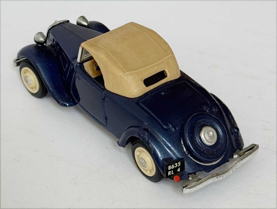 Eligor_CITROEN Traction AV Cabriolet Capote 1938 Ref. 1002 Escala 1/43. Em excelente estado geral.