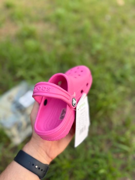Дитячі крокси для дівчинки Crocs Classic Clog детские кроксы розрвые