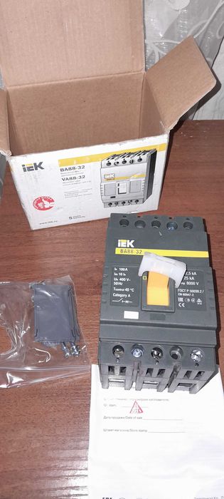 Автоматические выключатели ВА88-35 3P 200А 35кА, ВА88-32 3P 100А IEK