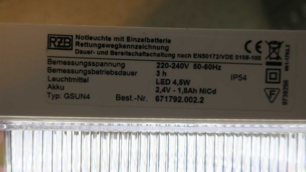 Oprawa oświetlenie awaryjne ewakuacyjne LED