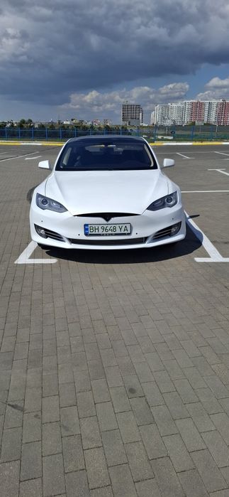 Tesla mobile s p85+