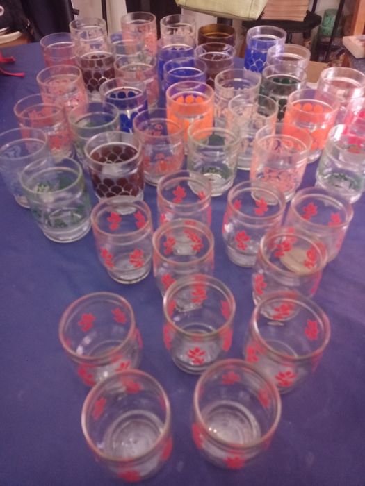 Quarenta e dois copos vintage