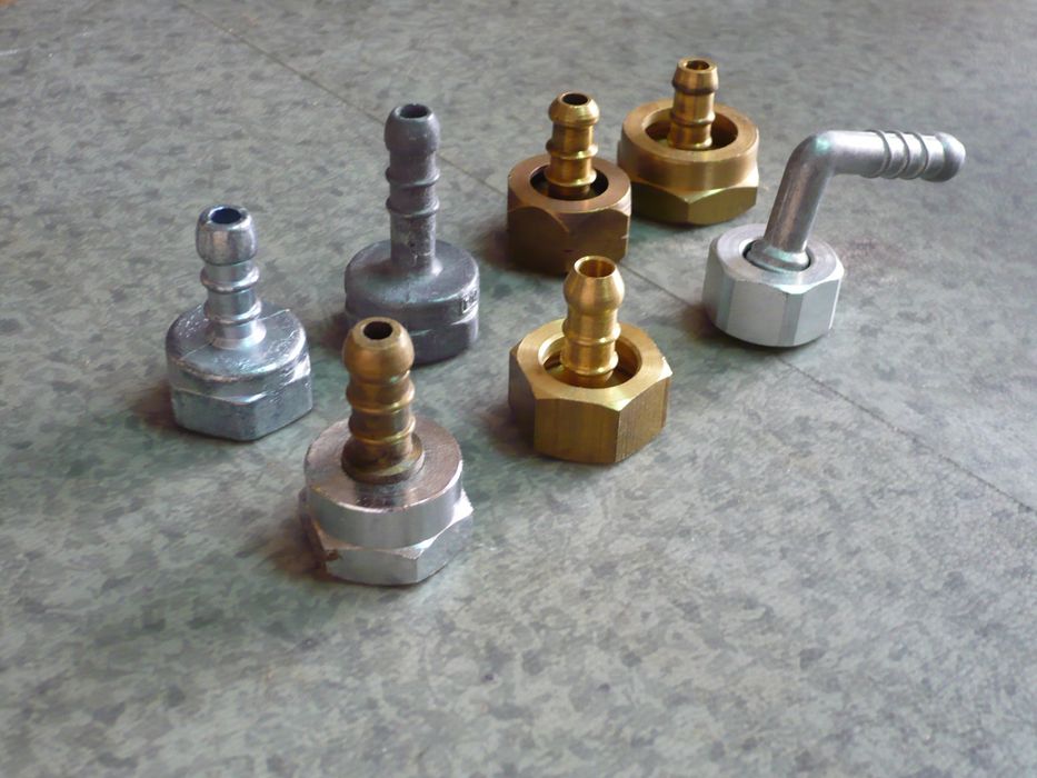 Terminais com porta mangueira para água ou gás