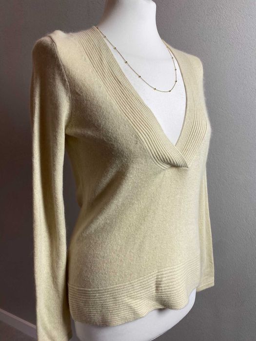 Luksusowy sweter damski premium głęboki kopertowy dekolt na wiosnę