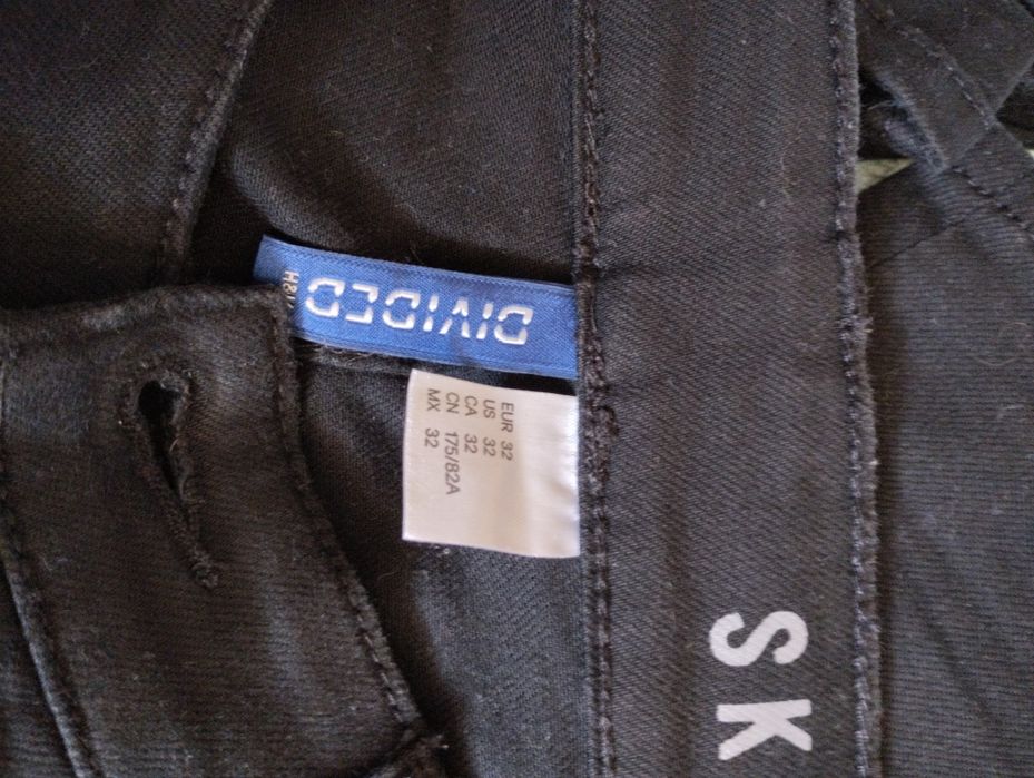 Spodnie dżinsy,czarne,dziury r.32