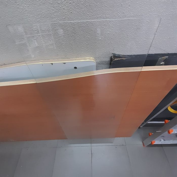 Secretaria madeira com 4 pés metalicos