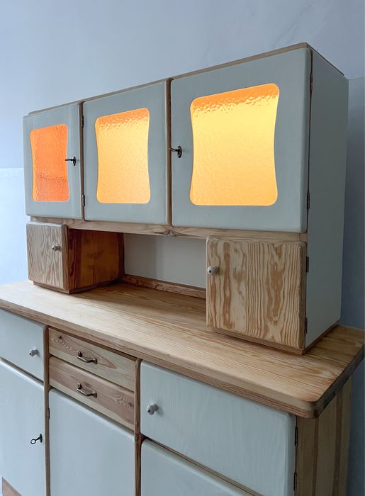 Kredens PRL po renowacji