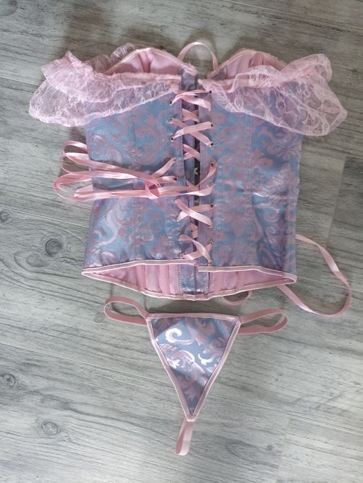 Nowy gorset i stringi