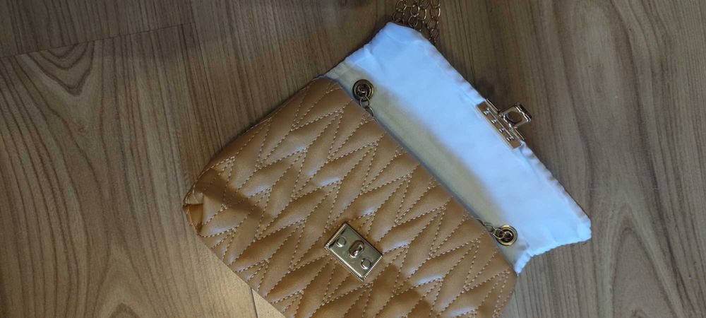 Kopertówka musztardowo-beżowego koloru