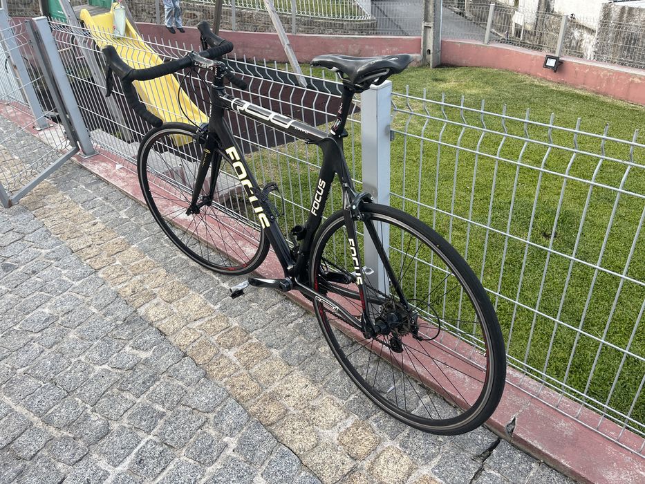 Bicicleta corrida focus full carbono