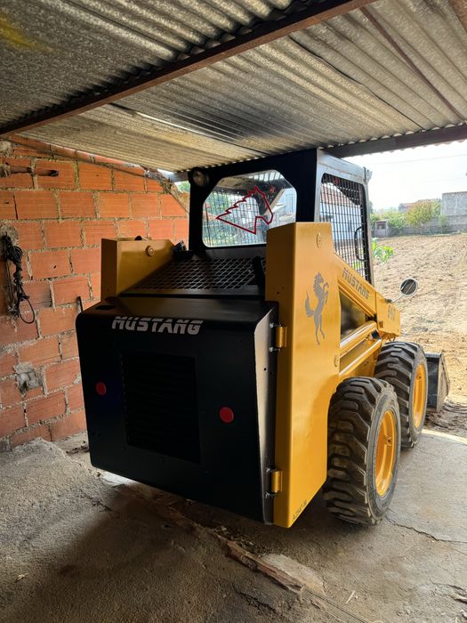 Mini pa carregadora Mustang 940