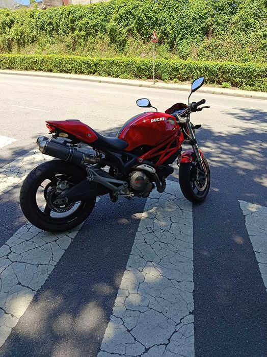 Ducati Monster procura novo dono