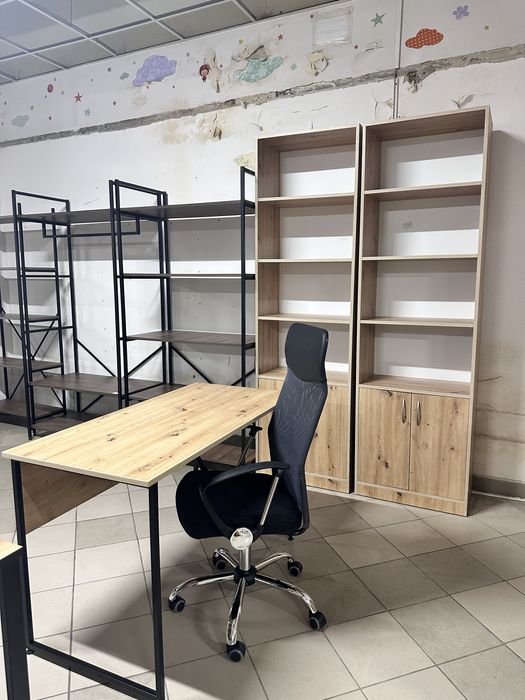 Шафи, столи, стелажі, тумби, крісла в кількості