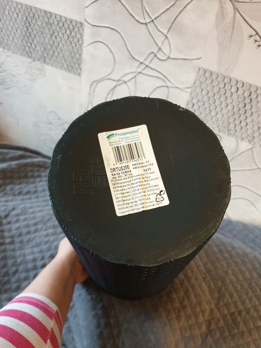 Doniczka wysoka czarna