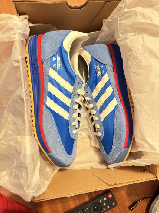 Tenis Adidas.