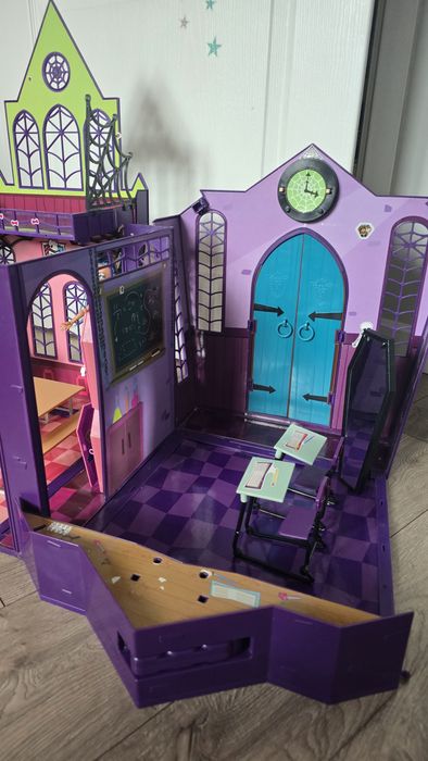 Szkoła domek Monster High