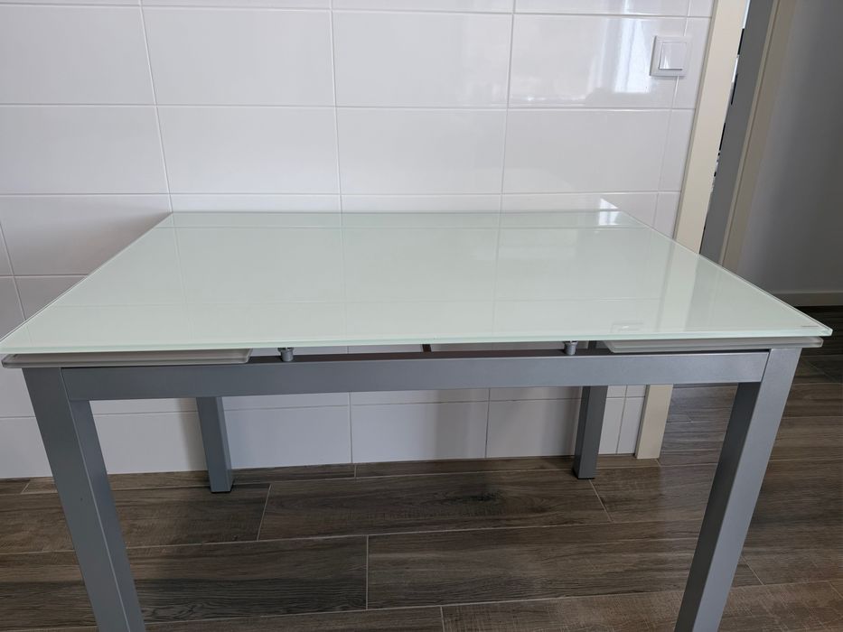 Mesa de vidro extensível