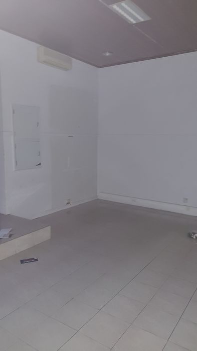 Vende-se loja em Mem Martins Sintra