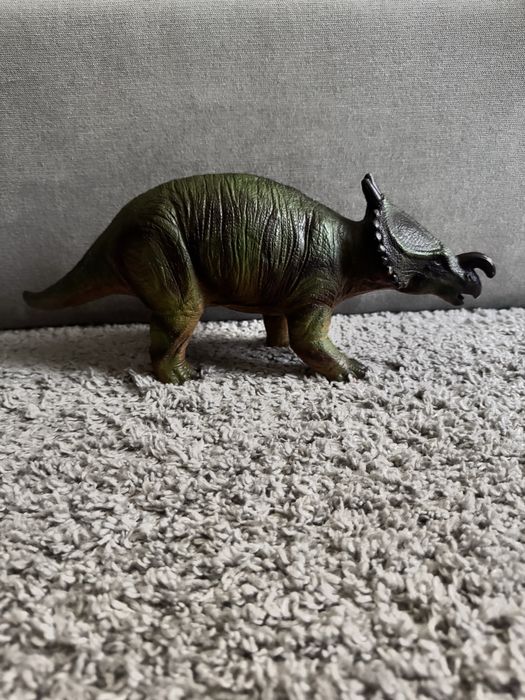 Резиновий великий динозавр