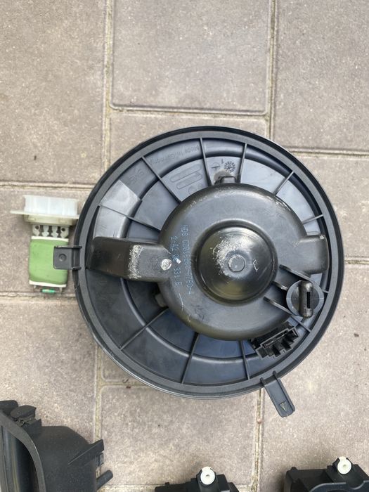 Вентилятор Моторчик пічки VW  Passat B5 B6 Skoda A5 Golf 5 Jetta