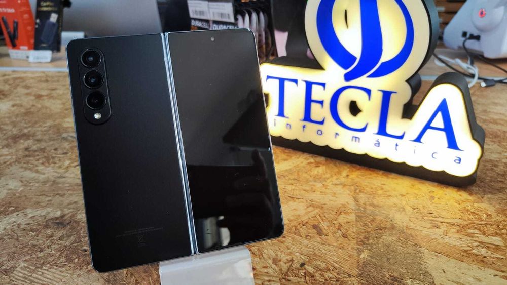 Samsung Galaxy Z Fold 4 – 12GB / 256GB – Como Novo