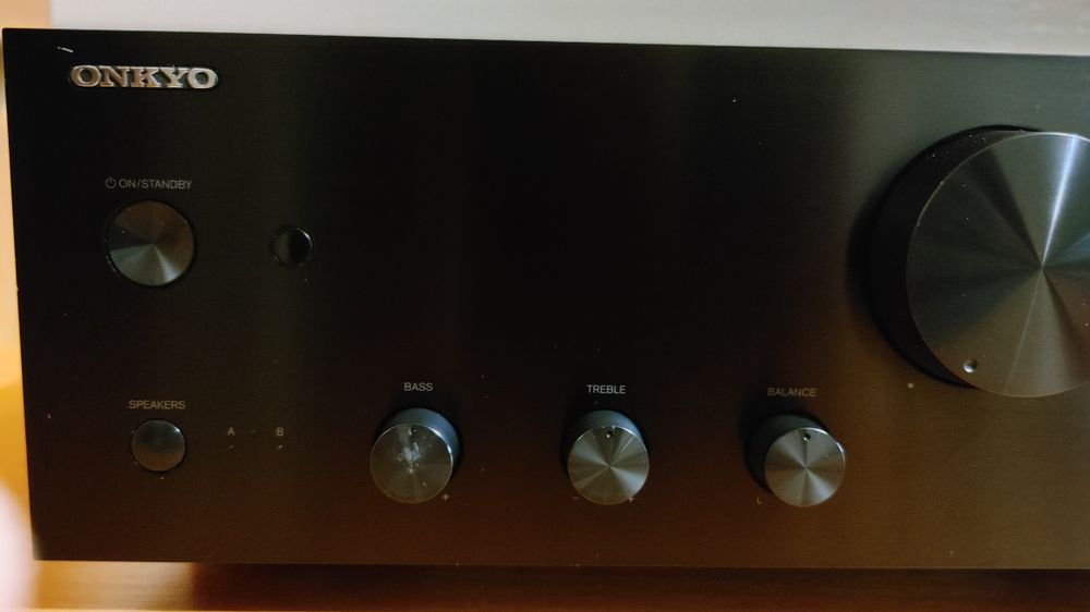 Продам усилитель с ЦАП Onkyo A 9050. В  очень хорошем состоянии.