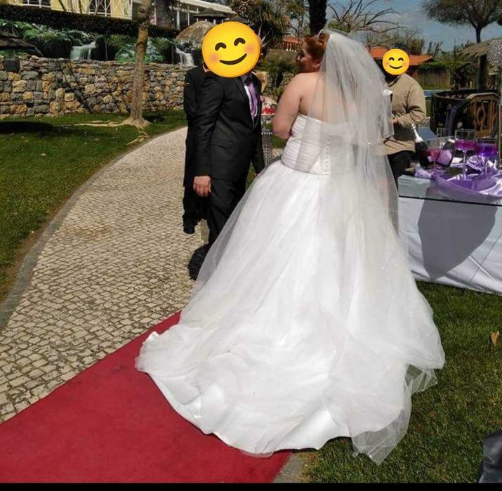 Vestido de noiva + véu + saiote completo 750€ negociável