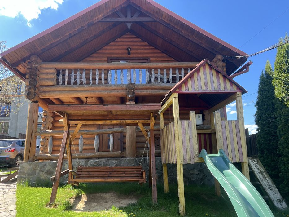 Здають деревʼяні двоповерхові будинки з кухнею