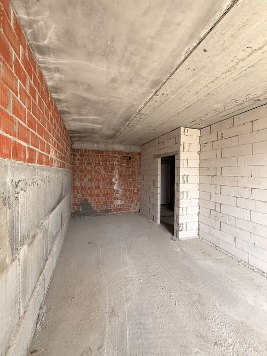 Продам однокімнатну квартиру. Гостомель. 37м2. Клубний Будинок. 1 поверх. Газове опалення. Власна тераса. Біля озера. Без комісії