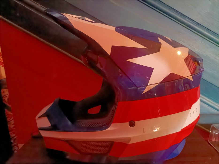 Capacete Fox muito bom estado