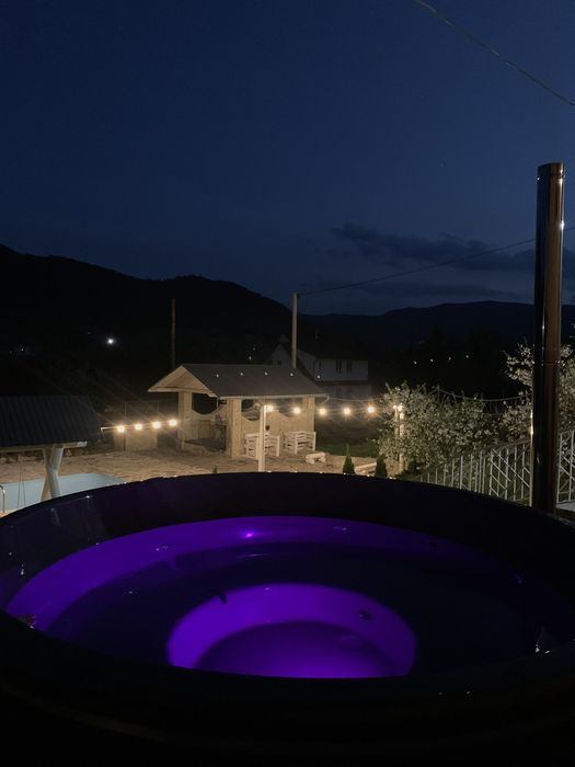 Котедж з чаном "Навпроти Маковиці" та окремі номери.