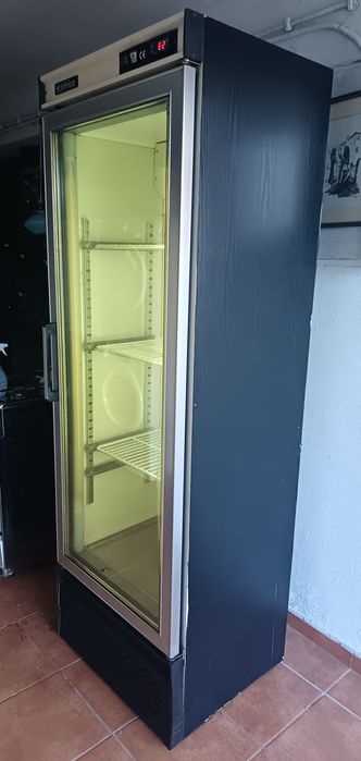 Arca vertical refrigeradora