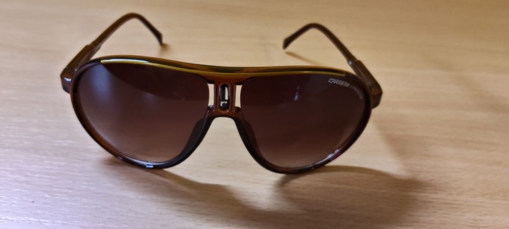 Okulary przeciwsłoneczne Carrera. Styl retro, premium